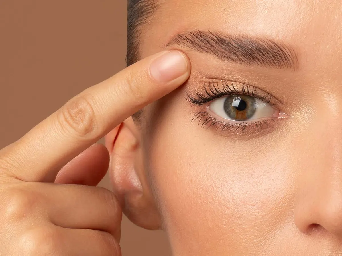 Close do olhar com pálpebras rejuvenescidas – blefaroplastia em Brasília