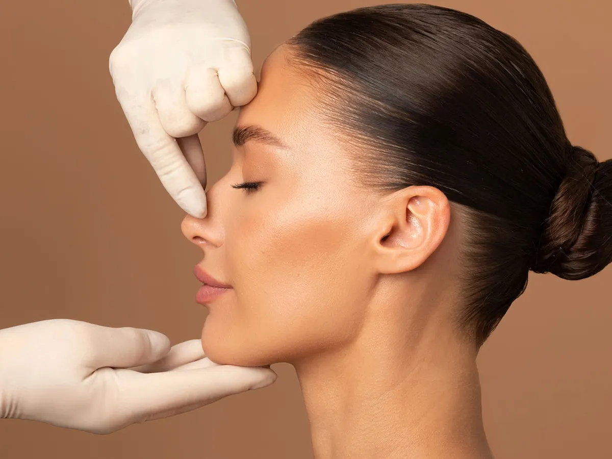 Avaliação do nariz de paciente para rinoplastia em Brasília